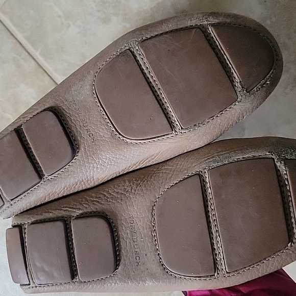 Tory Burch Tan Moccasin Flats with Logo Detail - Picture 6 of 8